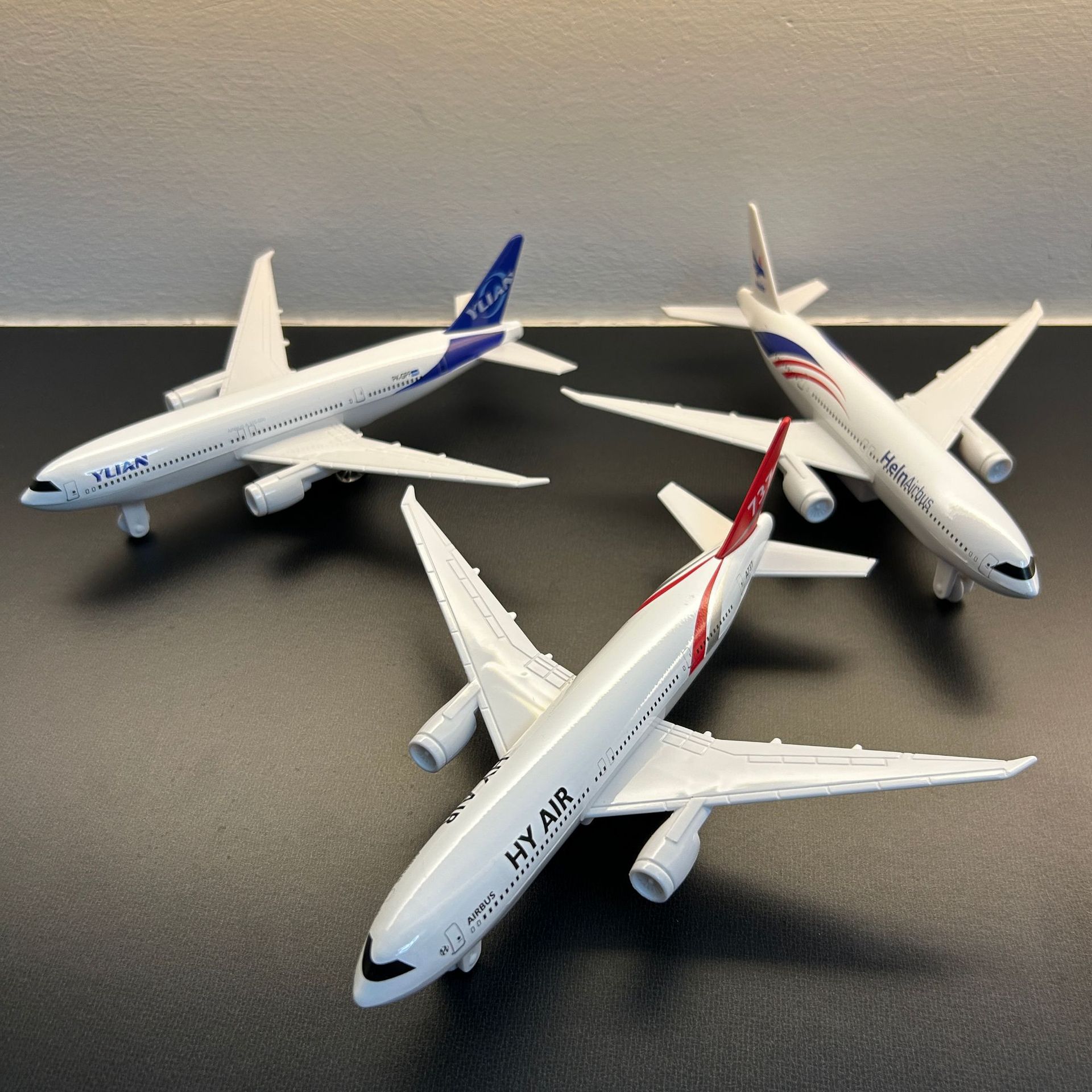 Miniatura de Avião de Brinqued - Model Airplane Plastic avaliação e preço