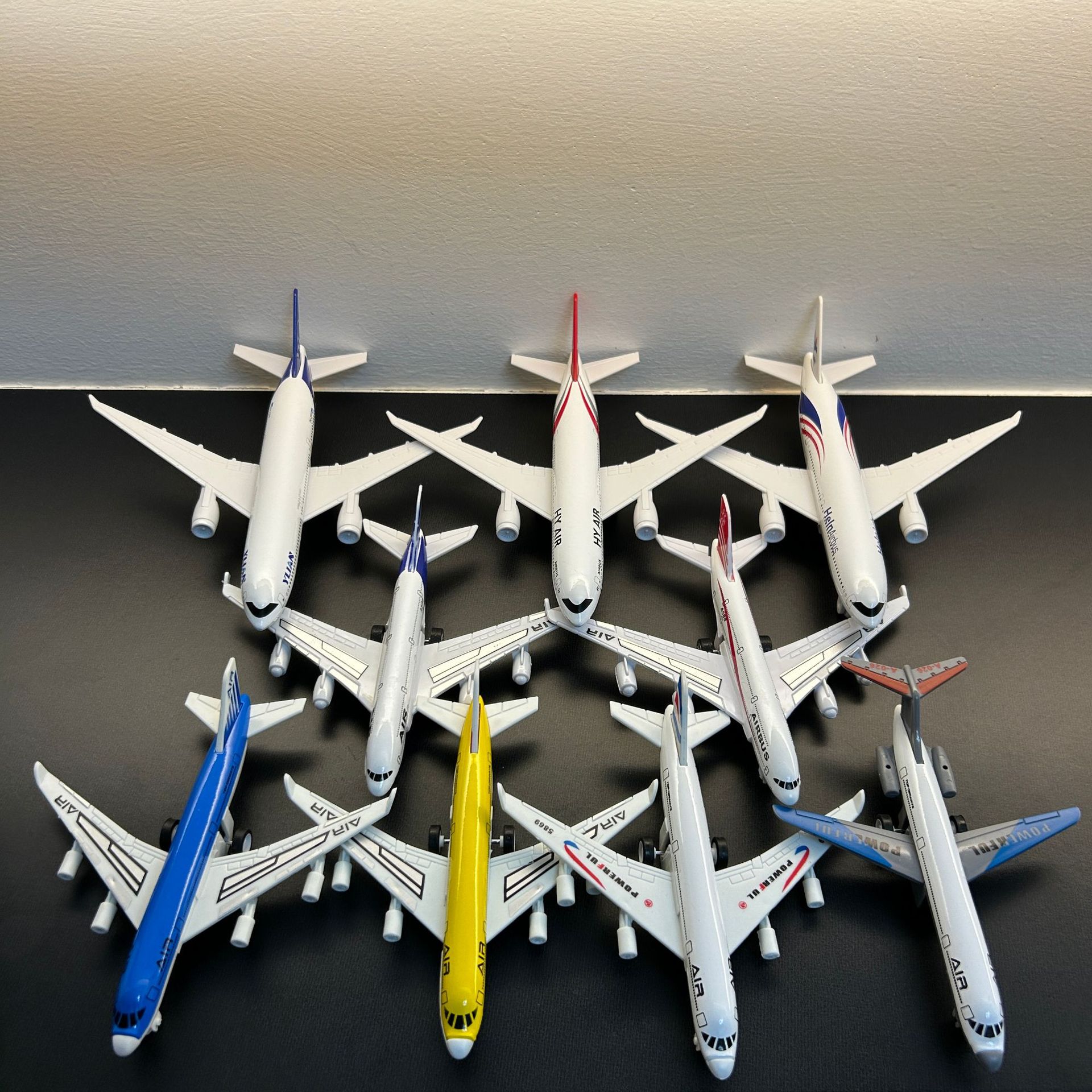 Miniatura de Avião de Brinqued - Model Airplane Plastic avaliação e preço
